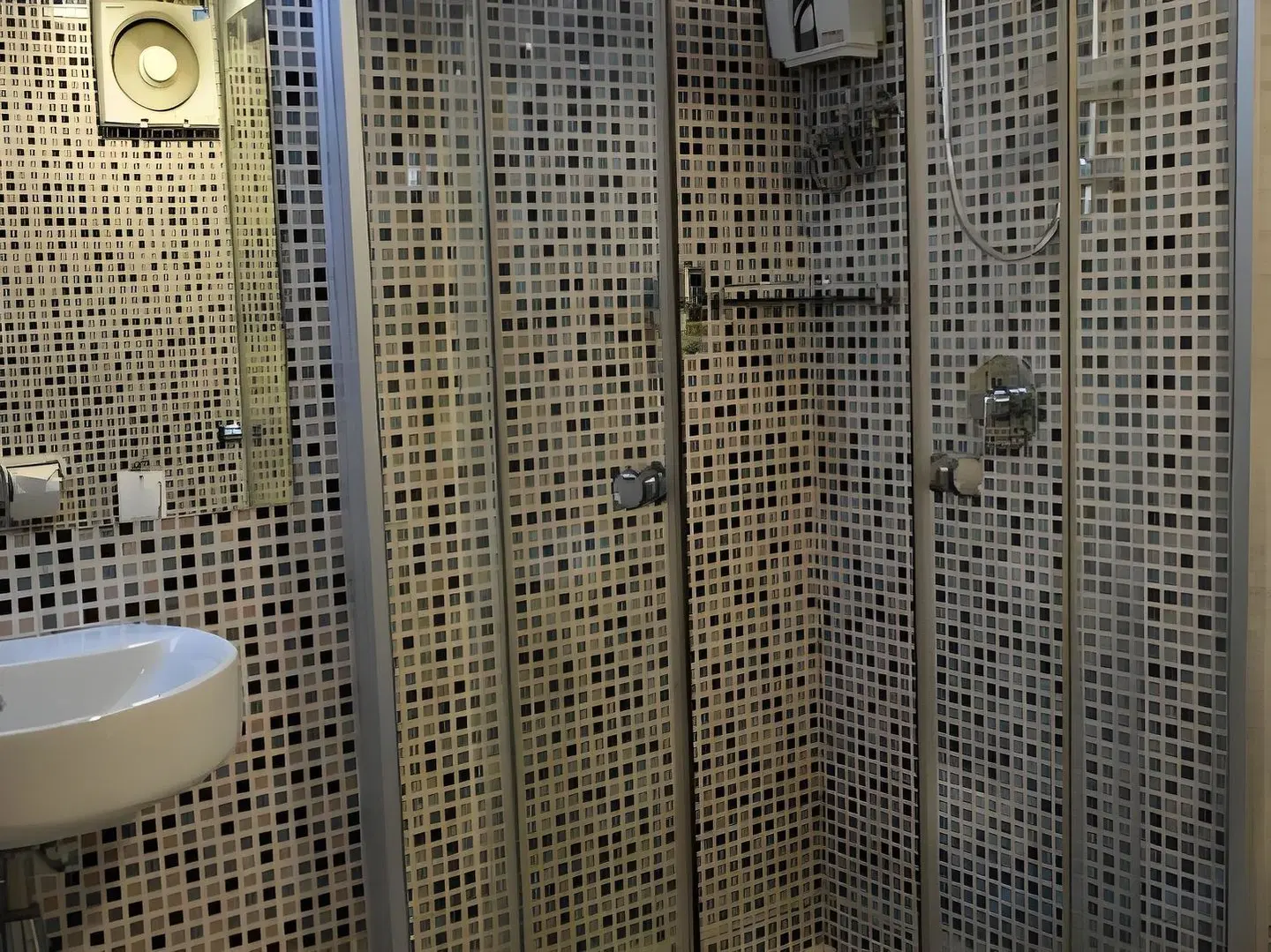 Loyy Hotel - Hostel Badezimmer