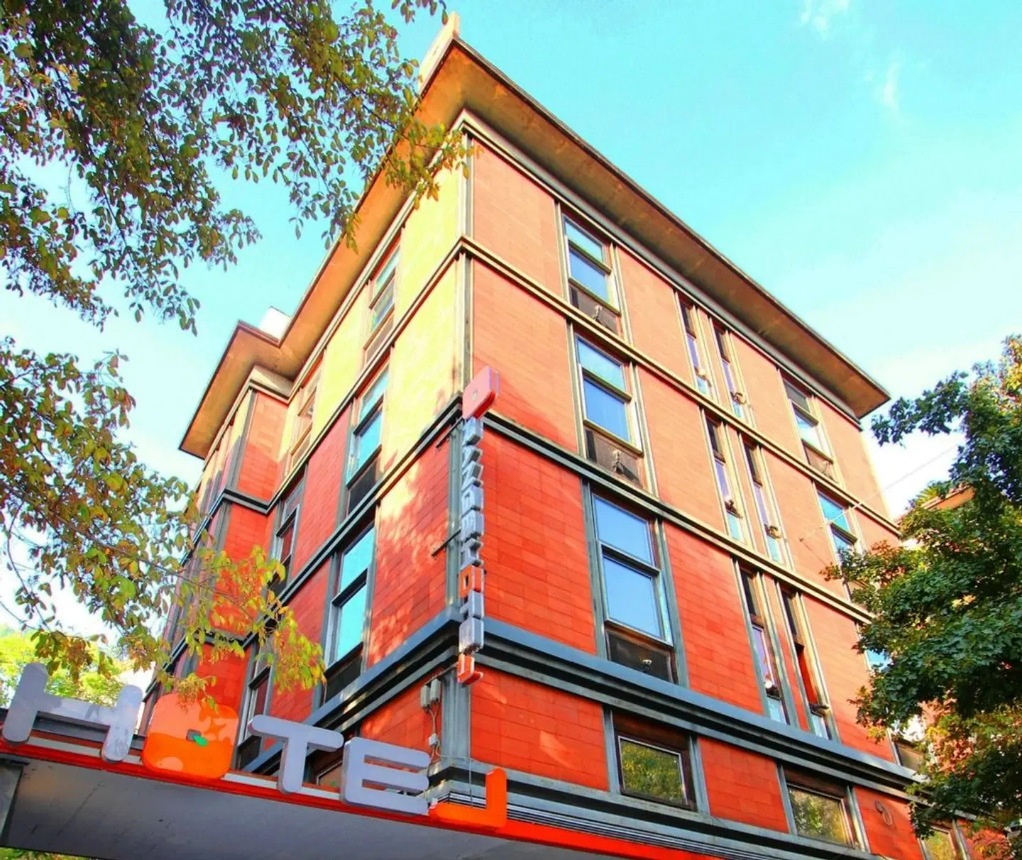 Orange Hotel EXTERIOR
