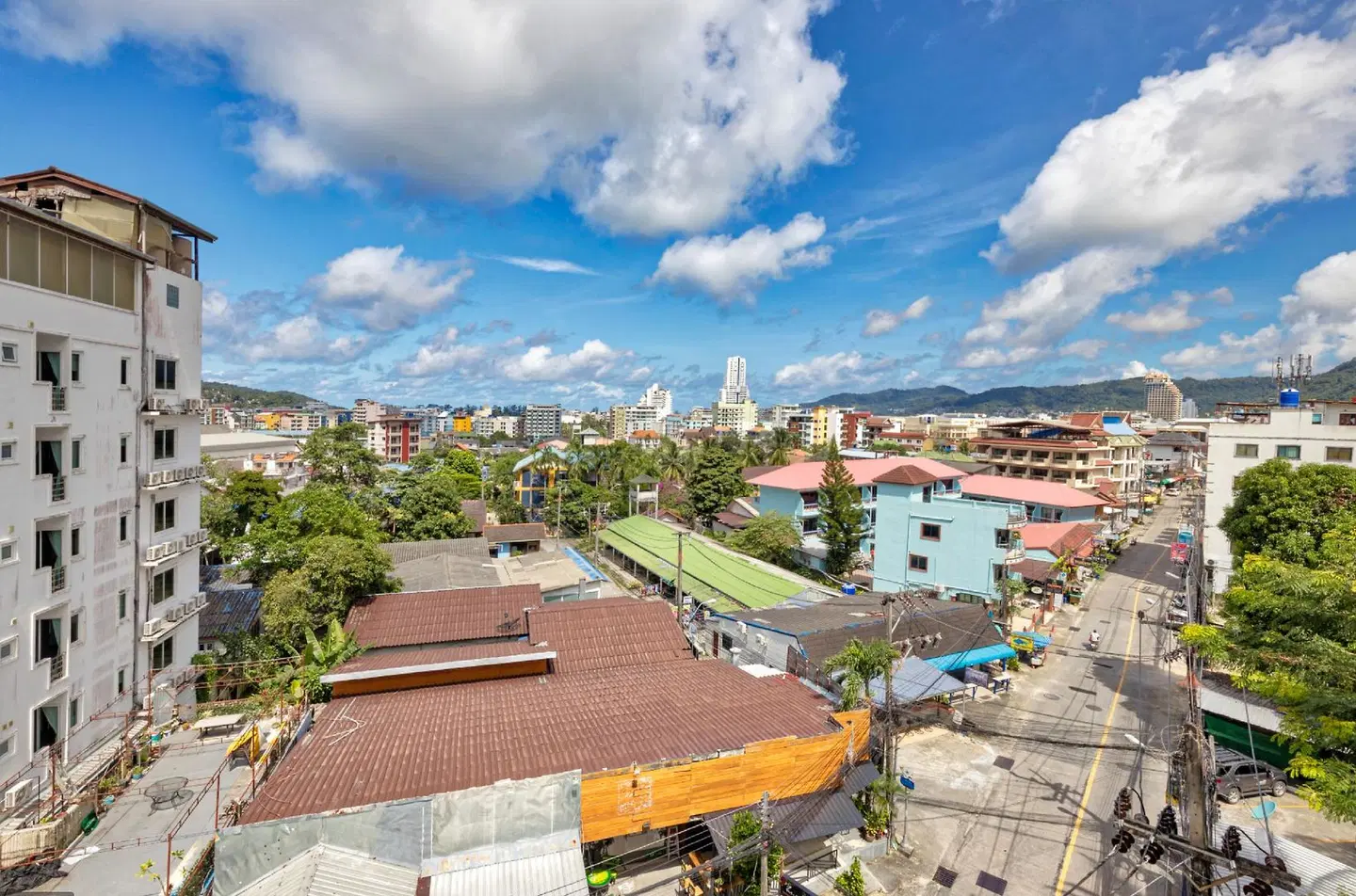 Lucky Patong Inn EXTERIOR