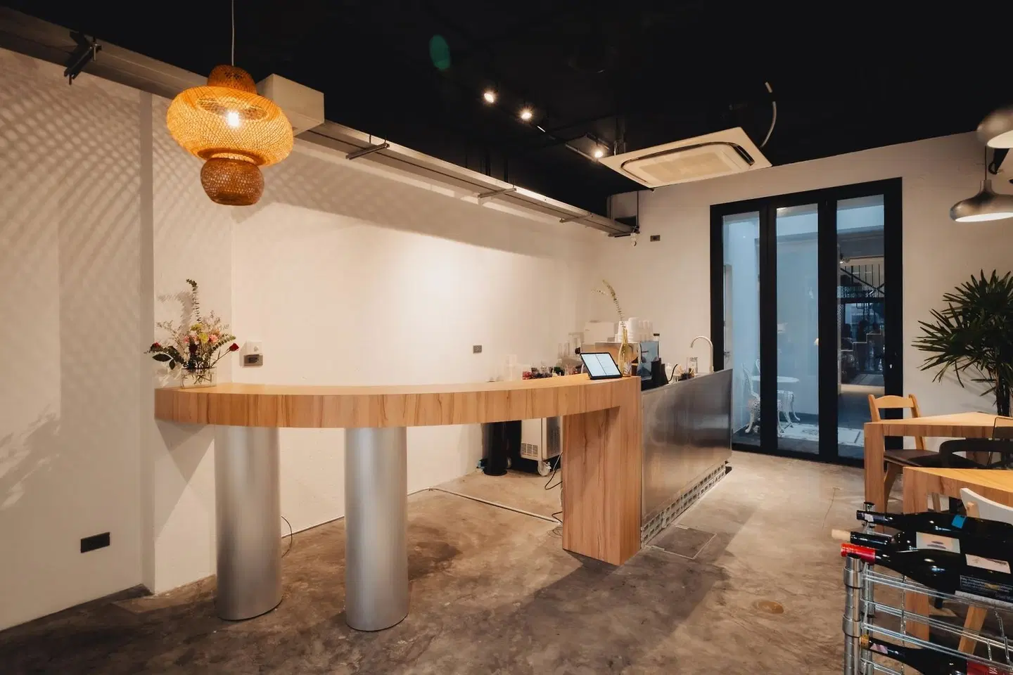 Xinlor House Bar