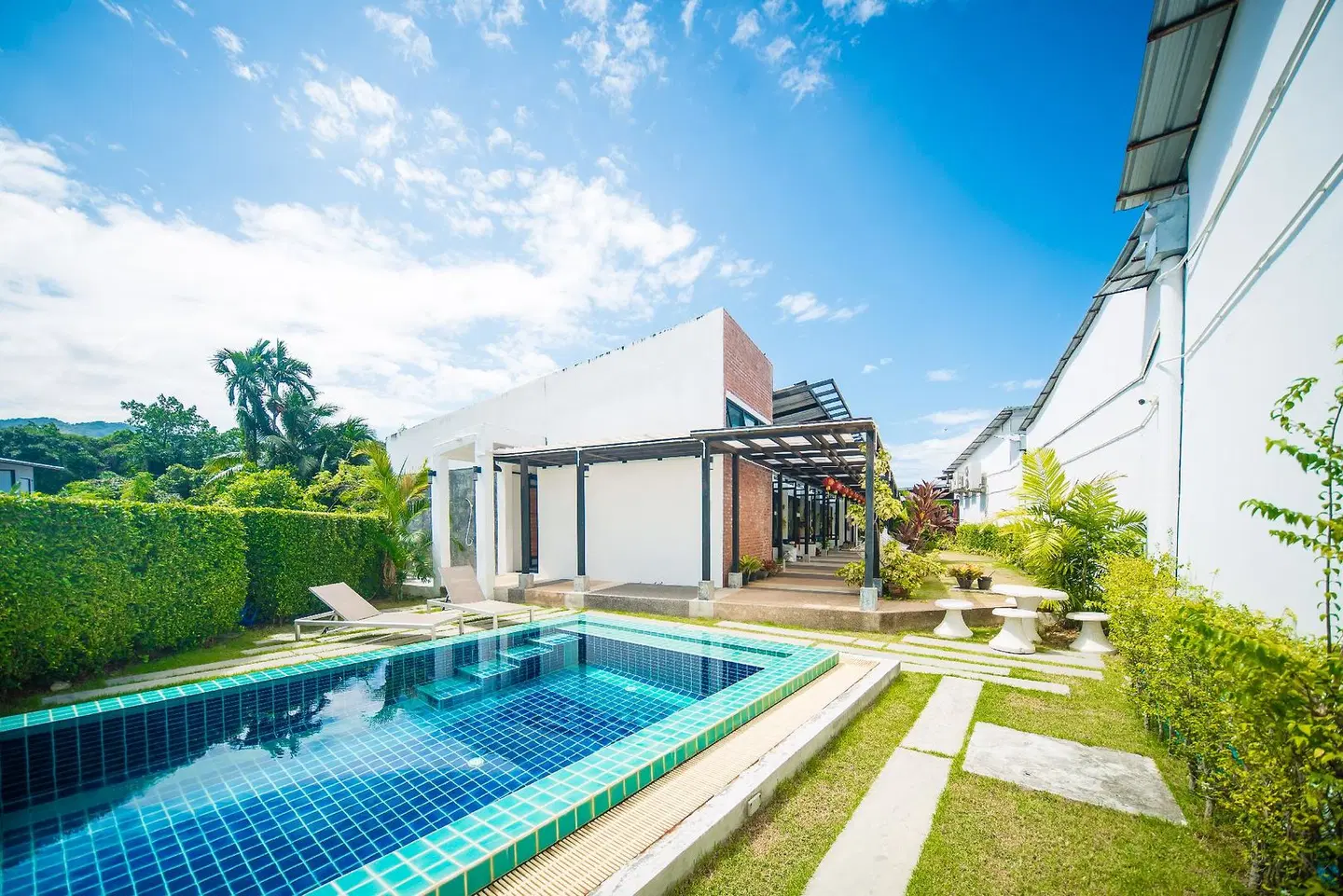 ChillHub Hostel Phuket OUTDOOR_POOL