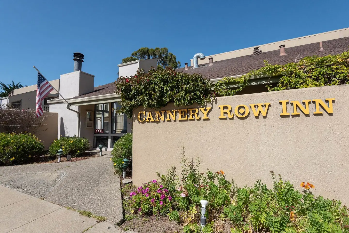 Cannery Row Inn EXTERIOR