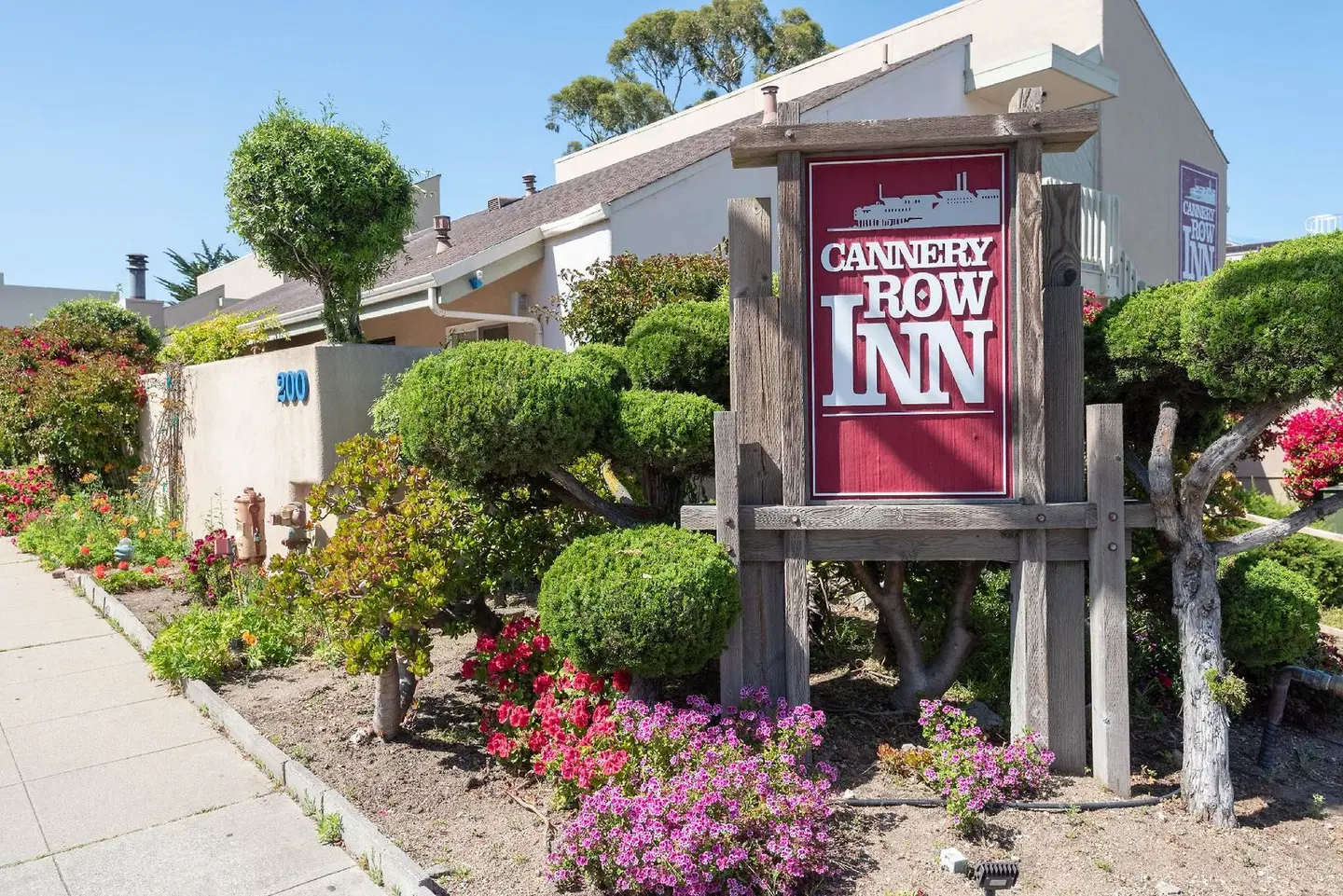 Cannery Row Inn EXTERIOR