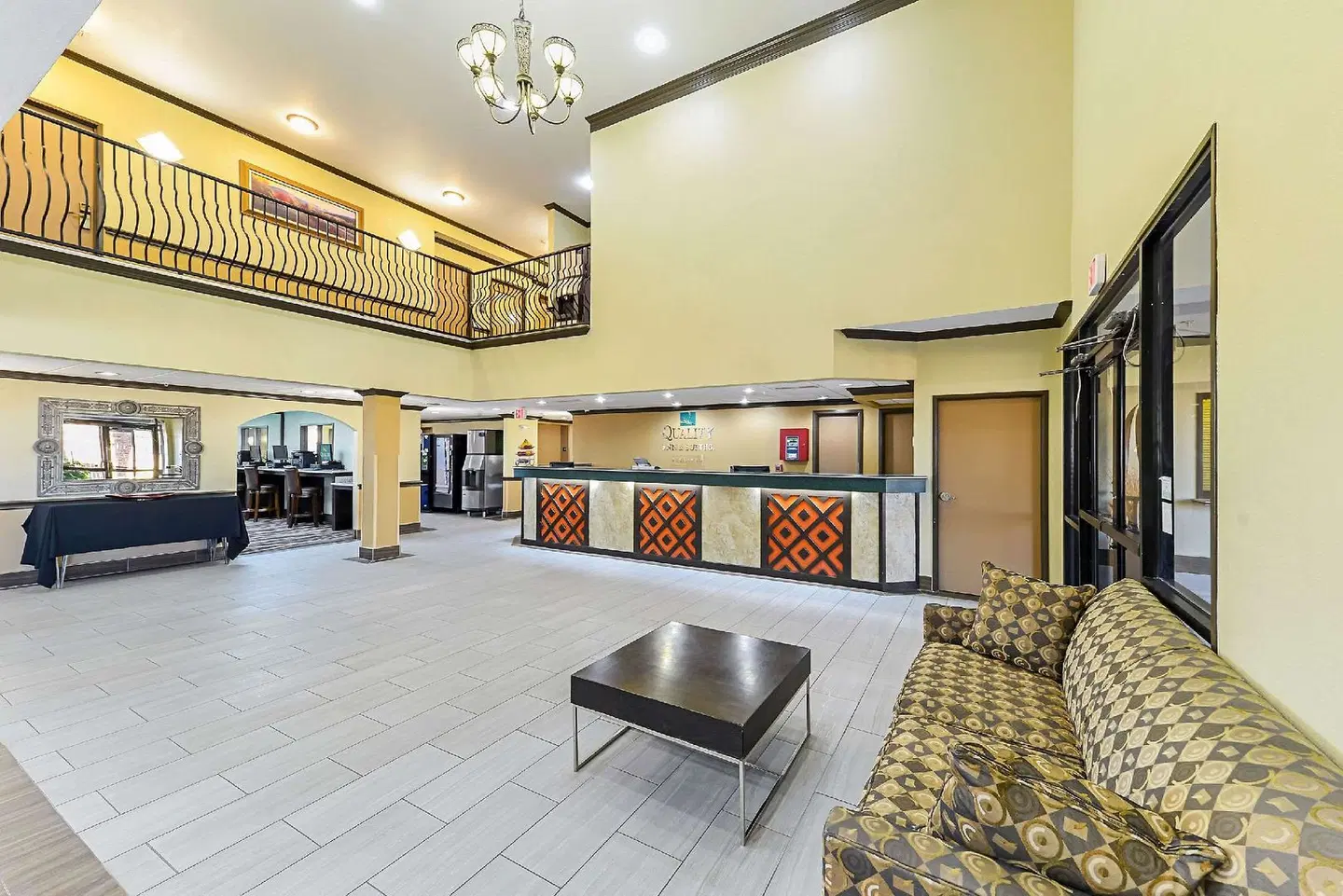 Quality Inn & Suites LOUNGE_LOBBY