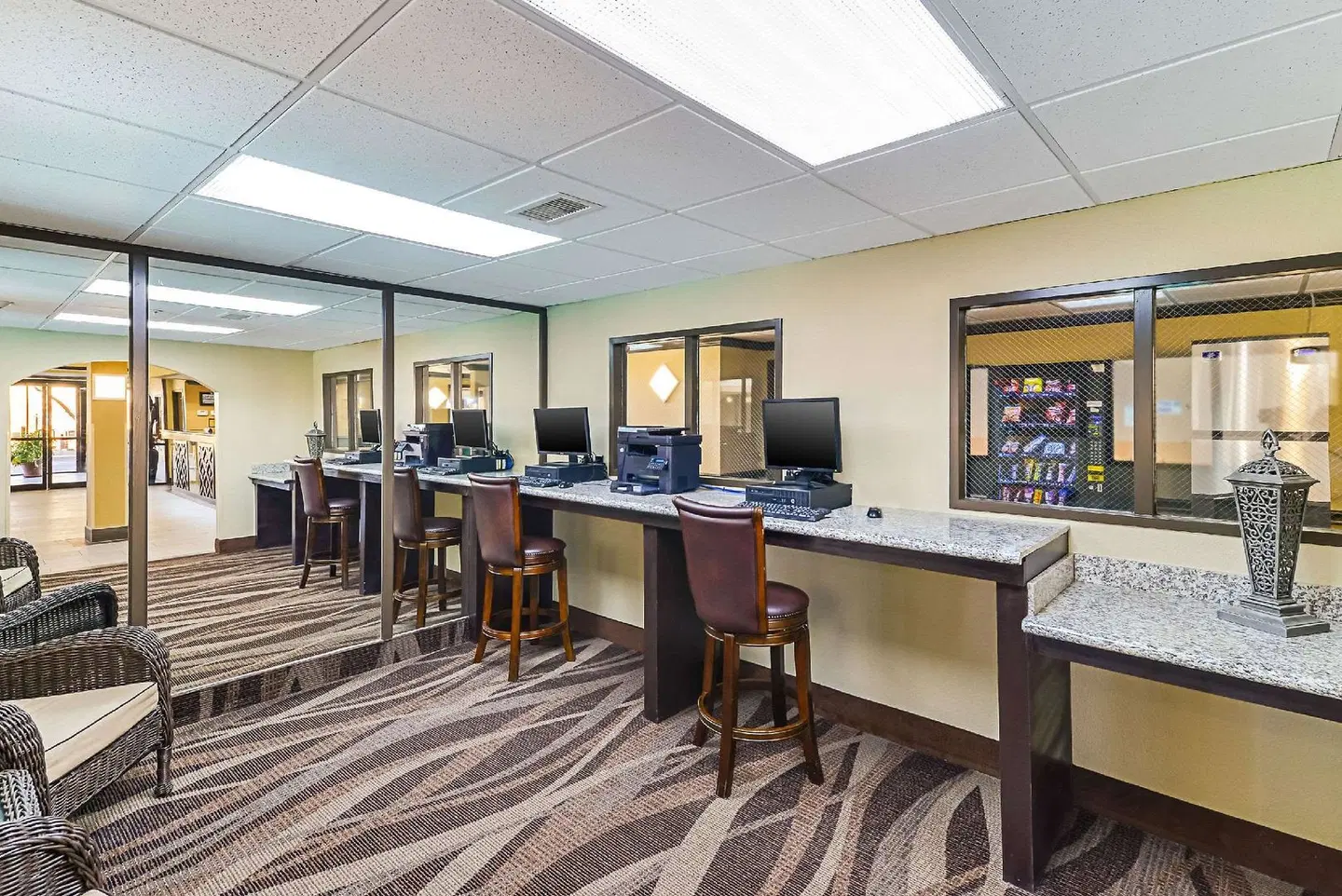 Quality Inn & Suites Bar