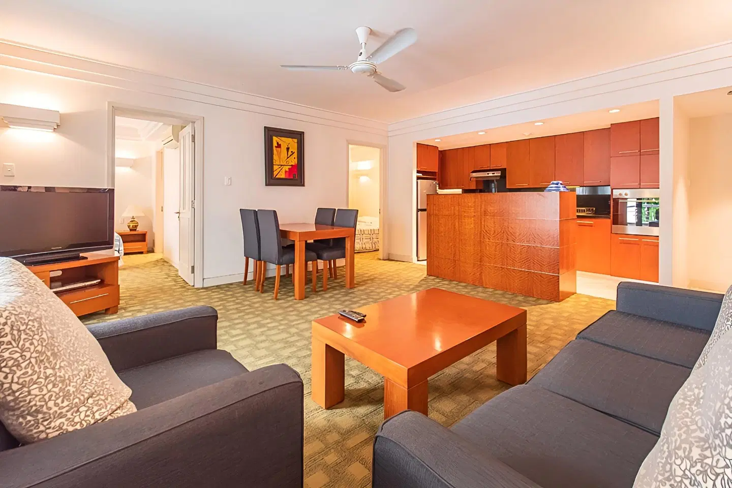 Downtown Retro Serviced Apartment ROOM_EXAMPLE