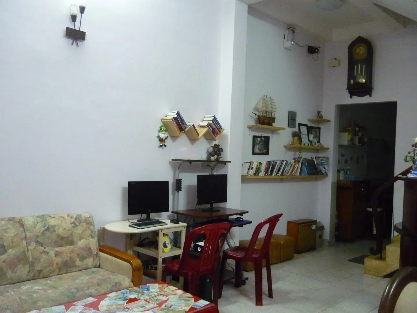 Long Hostel Restaurant