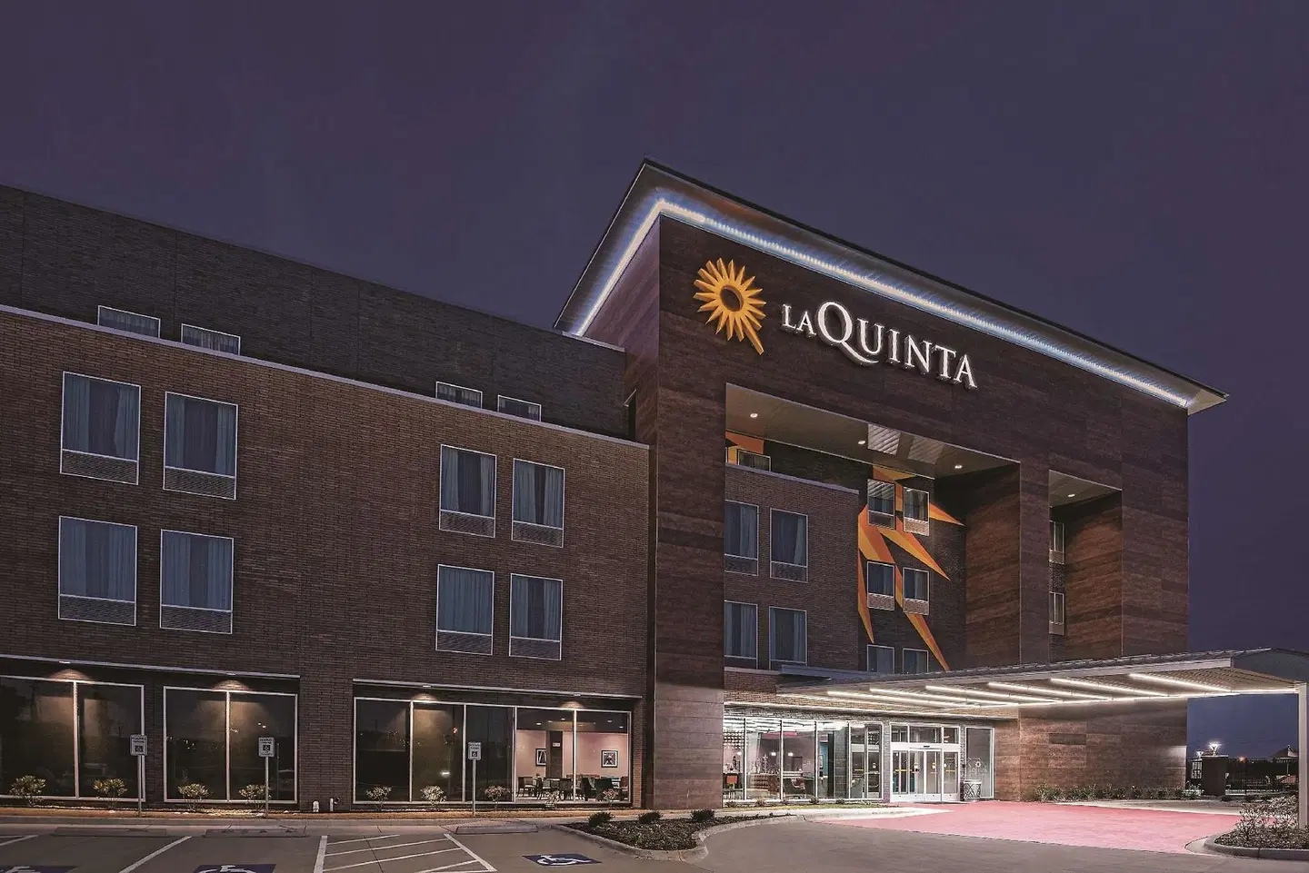 La Quinta Inn & Suites Dallas Grand Prairie North EXTERIOR