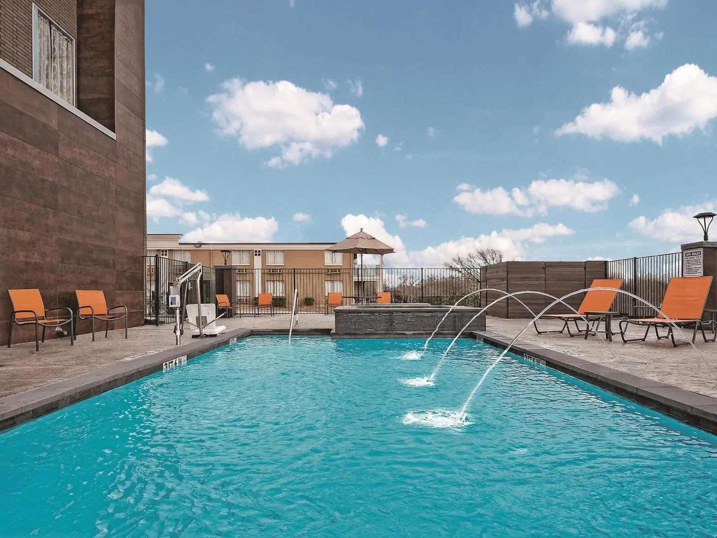 La Quinta Inn & Suites Dallas Grand Prairie North OUTDOOR_POOL