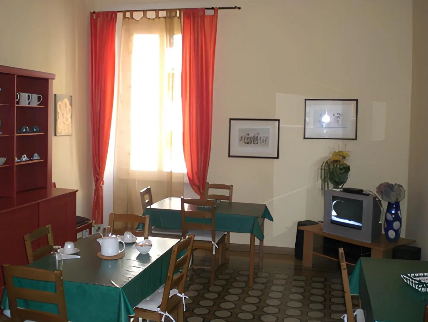 The Pope's Window ROOM_EXAMPLE