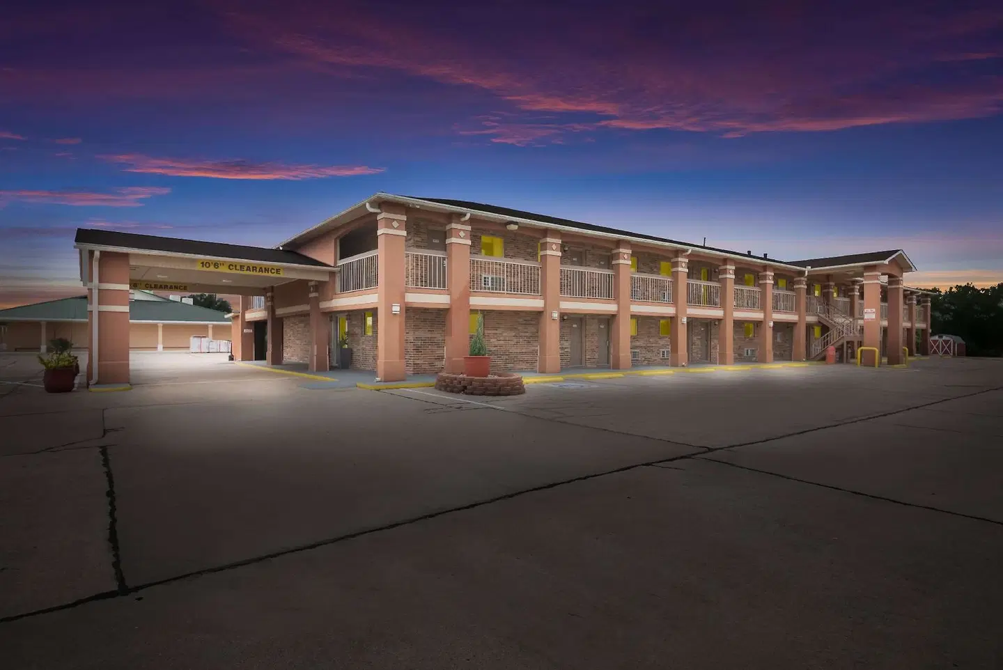 SureStay Hotel by Best Western Rockdale EXTERIOR