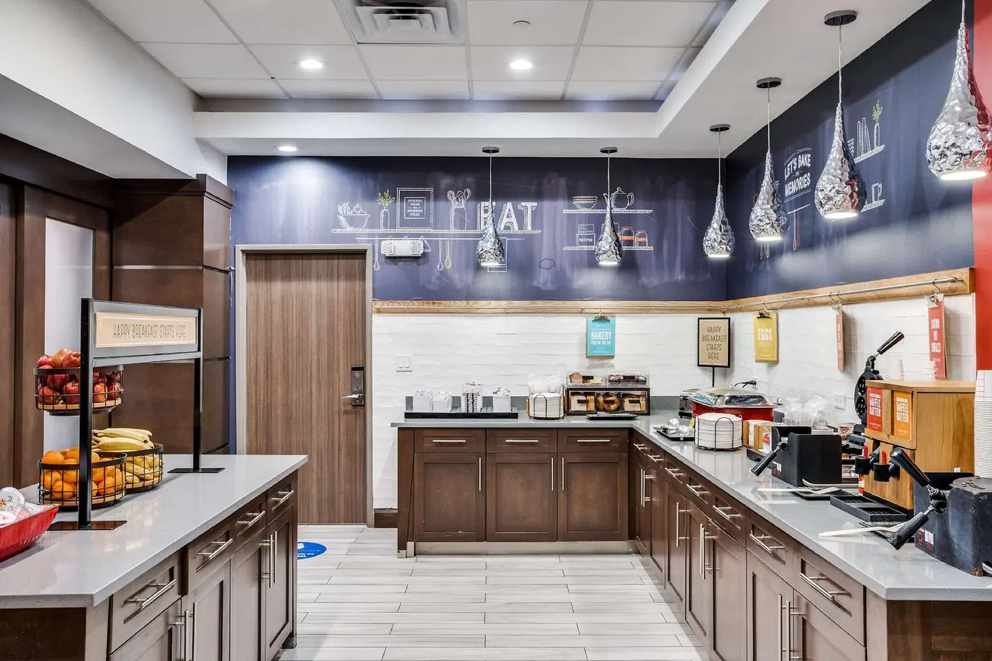 Hampton Inn & Suites Dallas - Central Expy North Park Area Bar