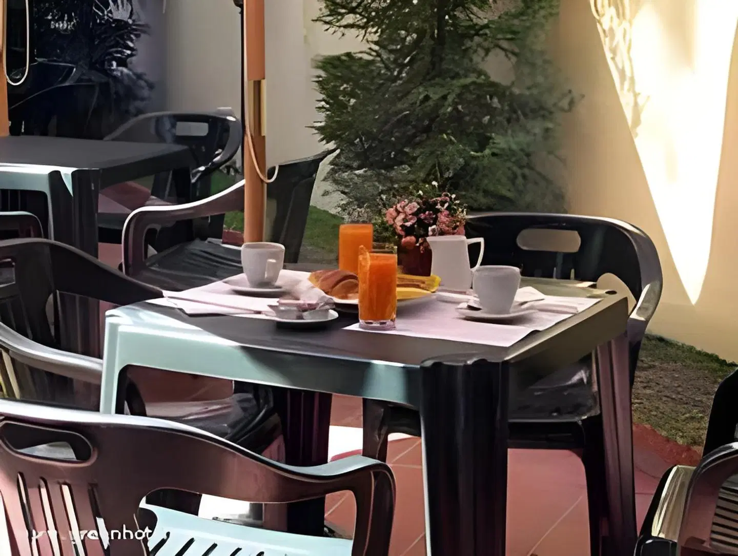 Green Hotel Restaurant