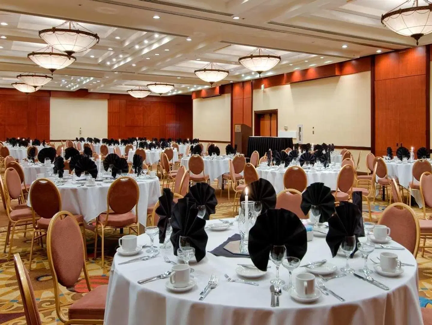 DoubleTree by Hilton Pleasanton at The Club Restaurant