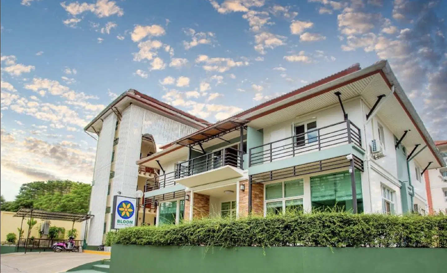 OYO 1053 Bloom Guest House EXTERIOR