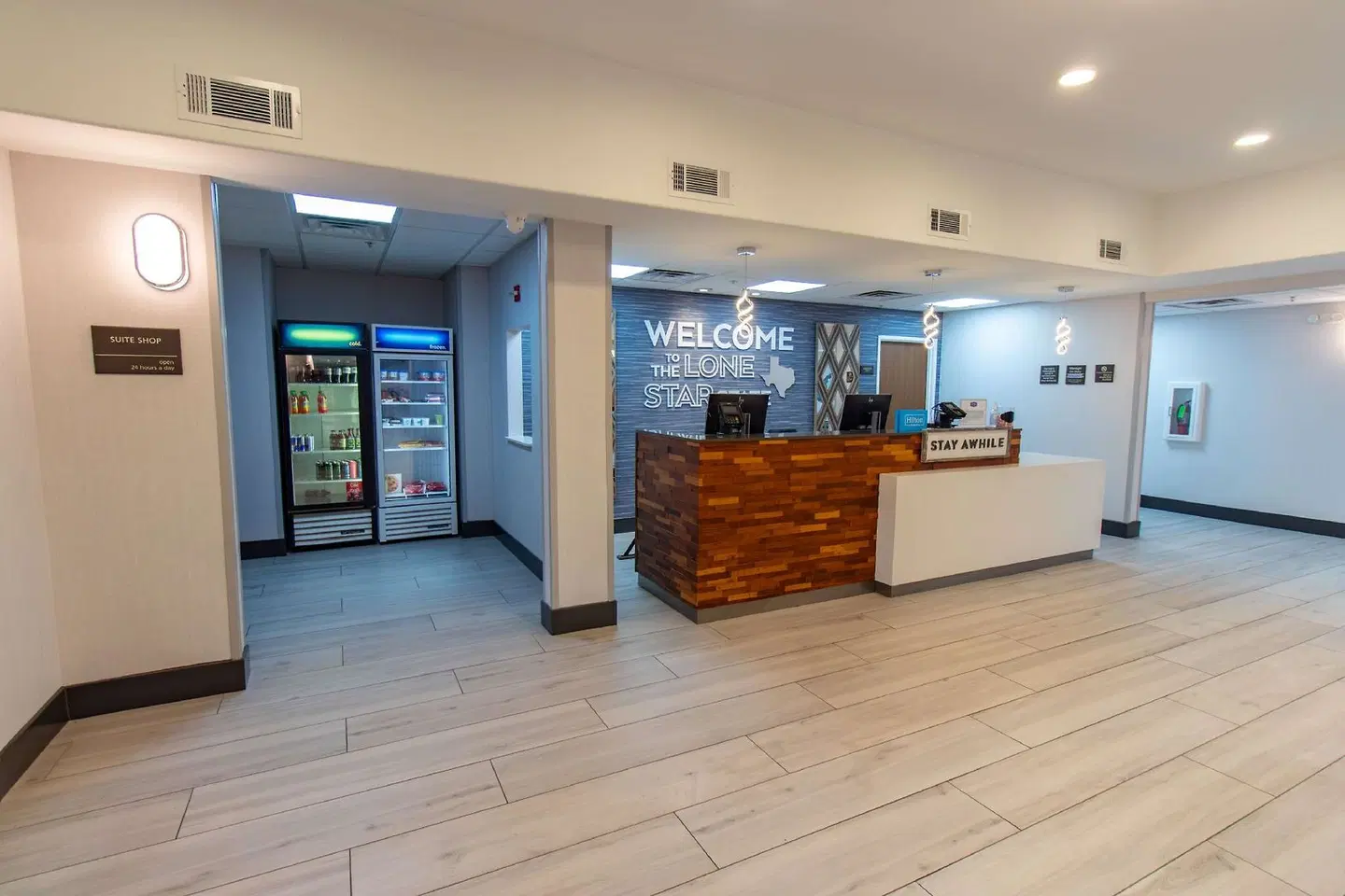 Hampton Inn & Suites Denton LOUNGE_LOBBY