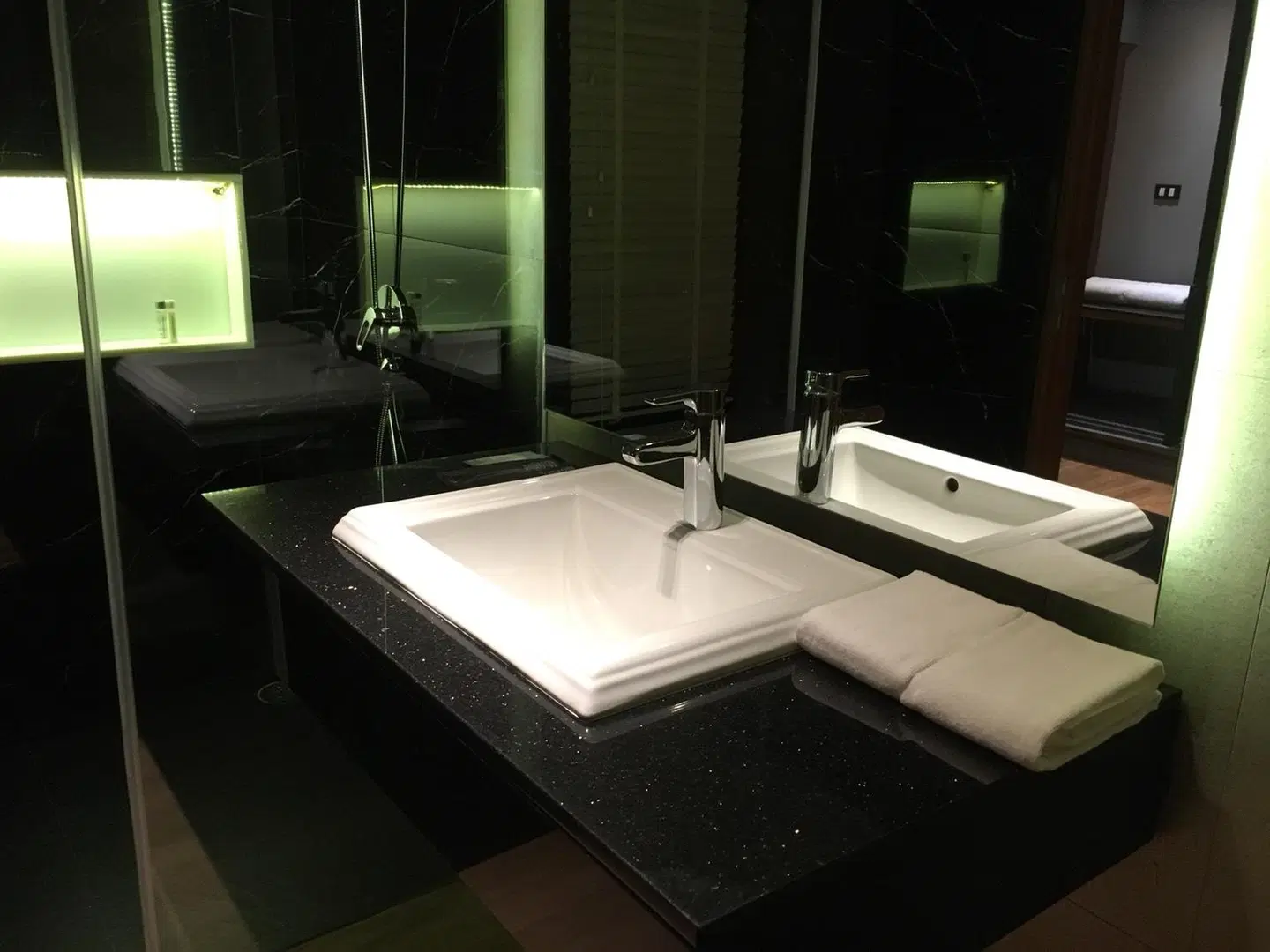 The Glory Gold Badezimmer