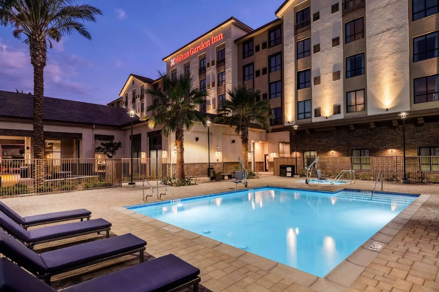 Hilton Garden Inn Pomona, CA OUTDOOR_POOL