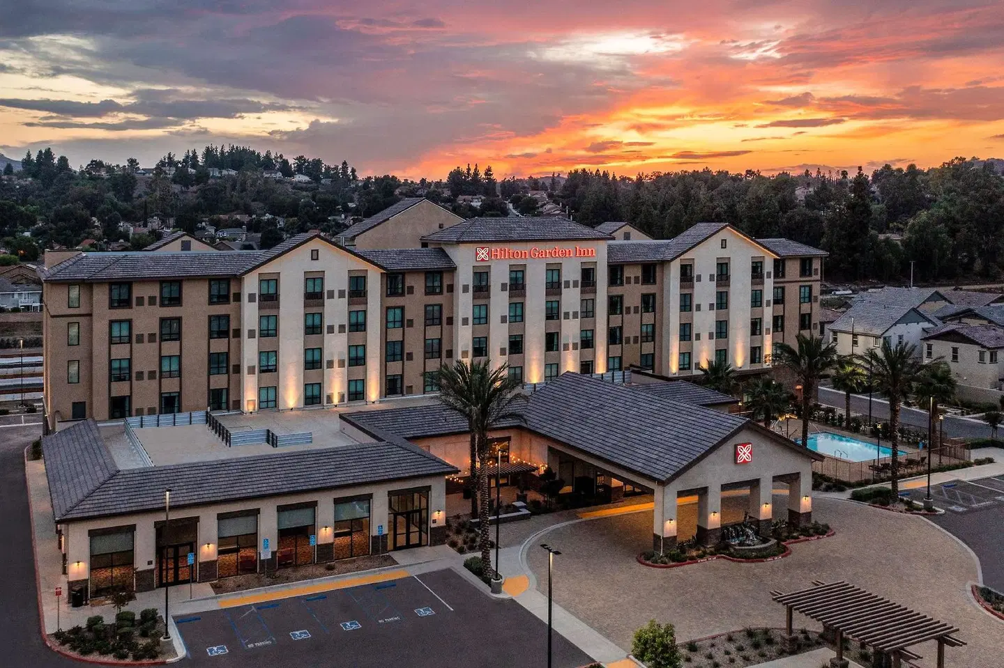 Hilton Garden Inn Pomona, CA EXTERIOR