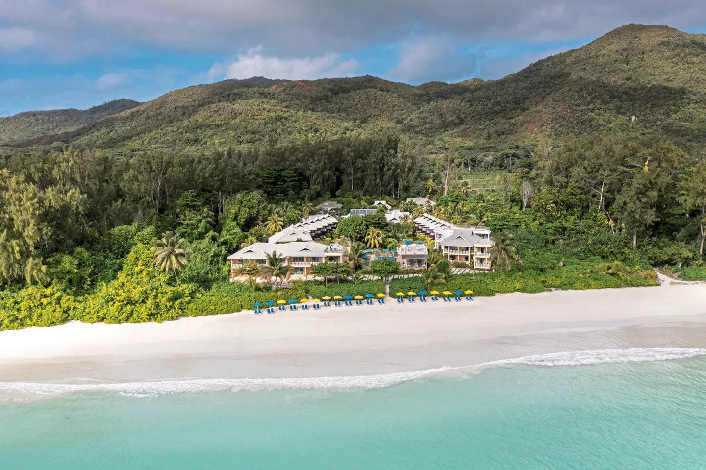 Acajou Beach Resort LANDSCAPE