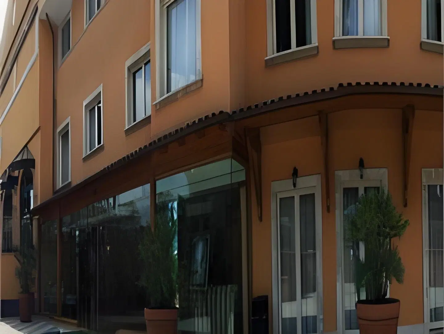 Bright EXTERIOR