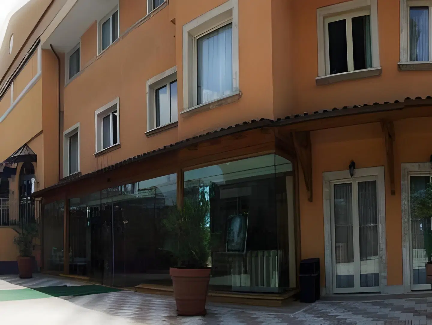 Bright EXTERIOR