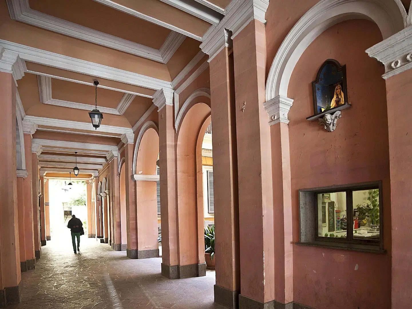 Roman Holidays LOUNGE_LOBBY