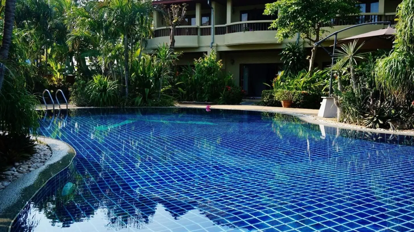 Temple Gardens OUTDOOR_POOL
