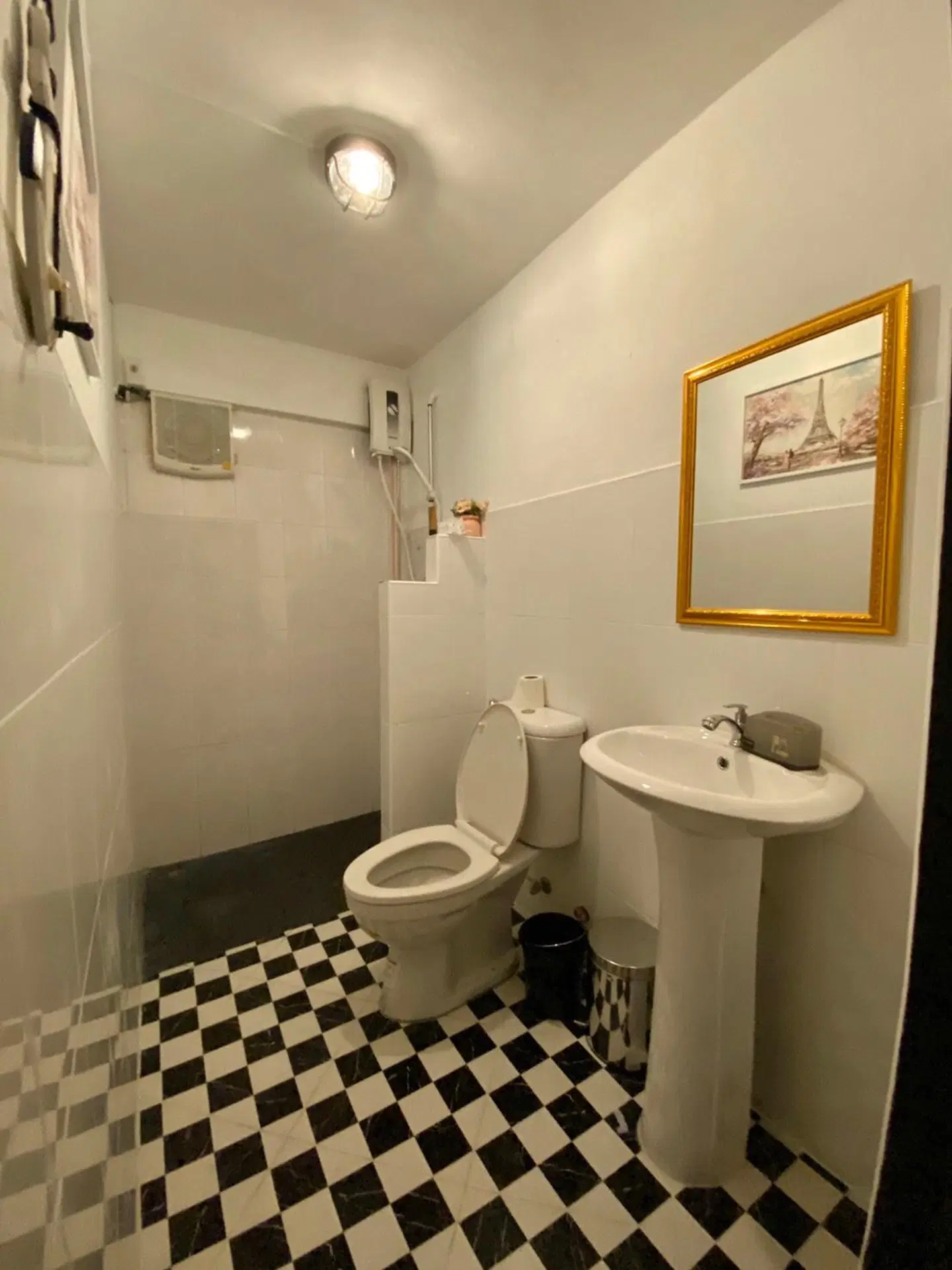 Near beach hostel Badezimmer