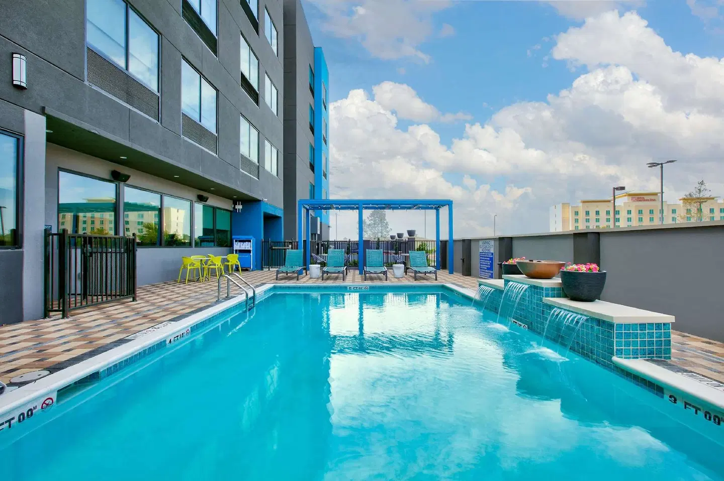 Tru By Hilton San Antonio At The Rim OUTDOOR_POOL
