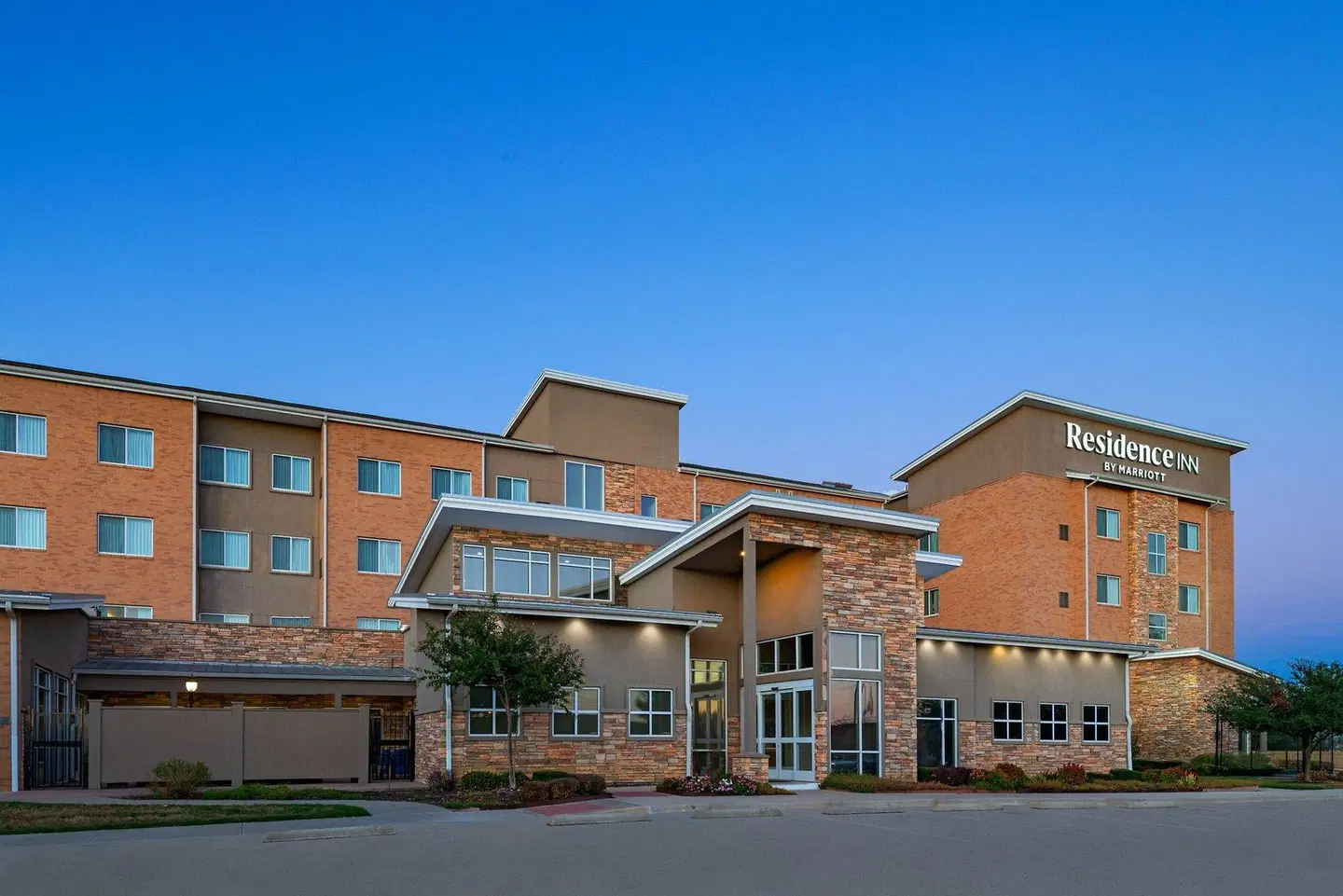 Residence Inn by Marriott Denton EXTERIOR