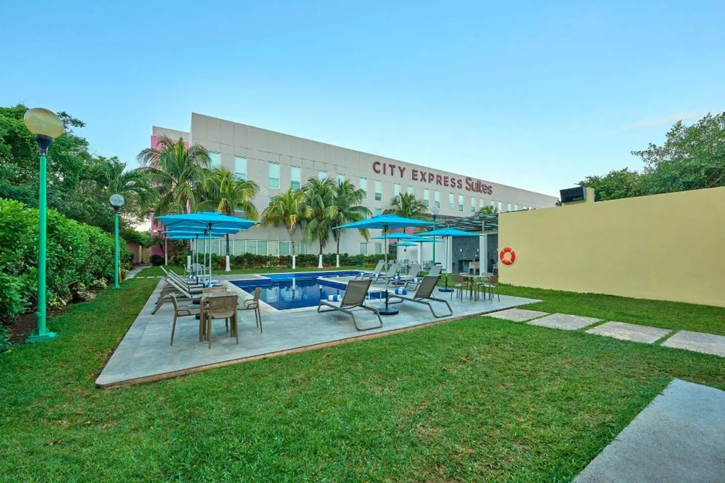 City Express Suites Playa del Carmen EXTERIOR