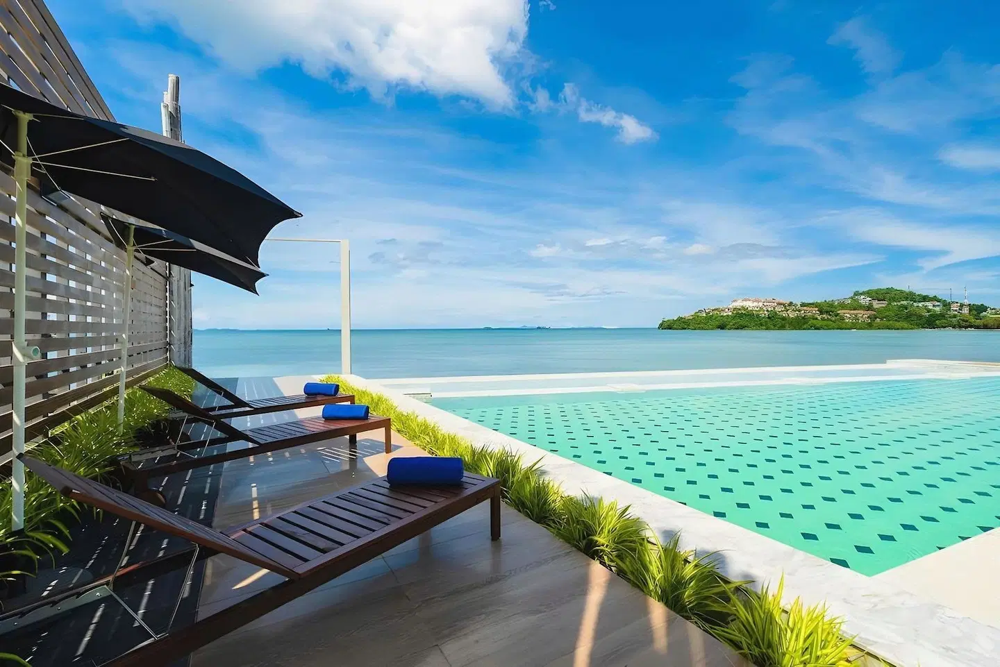 Charcoal Panwa Beach Terrasse