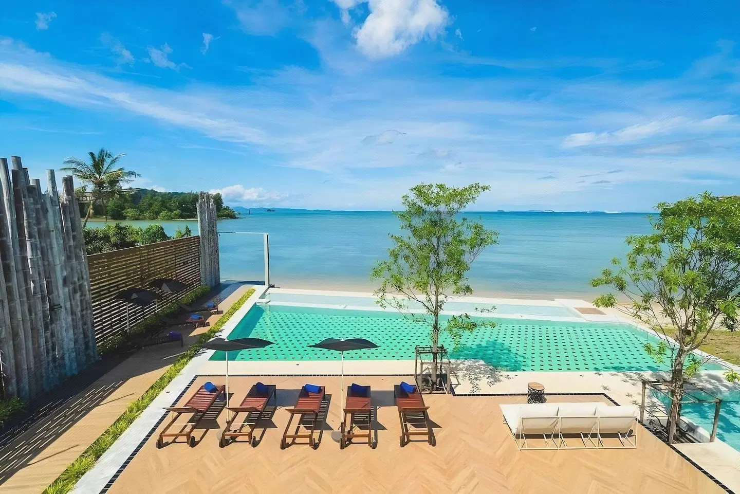 Charcoal Panwa Beach Terrasse