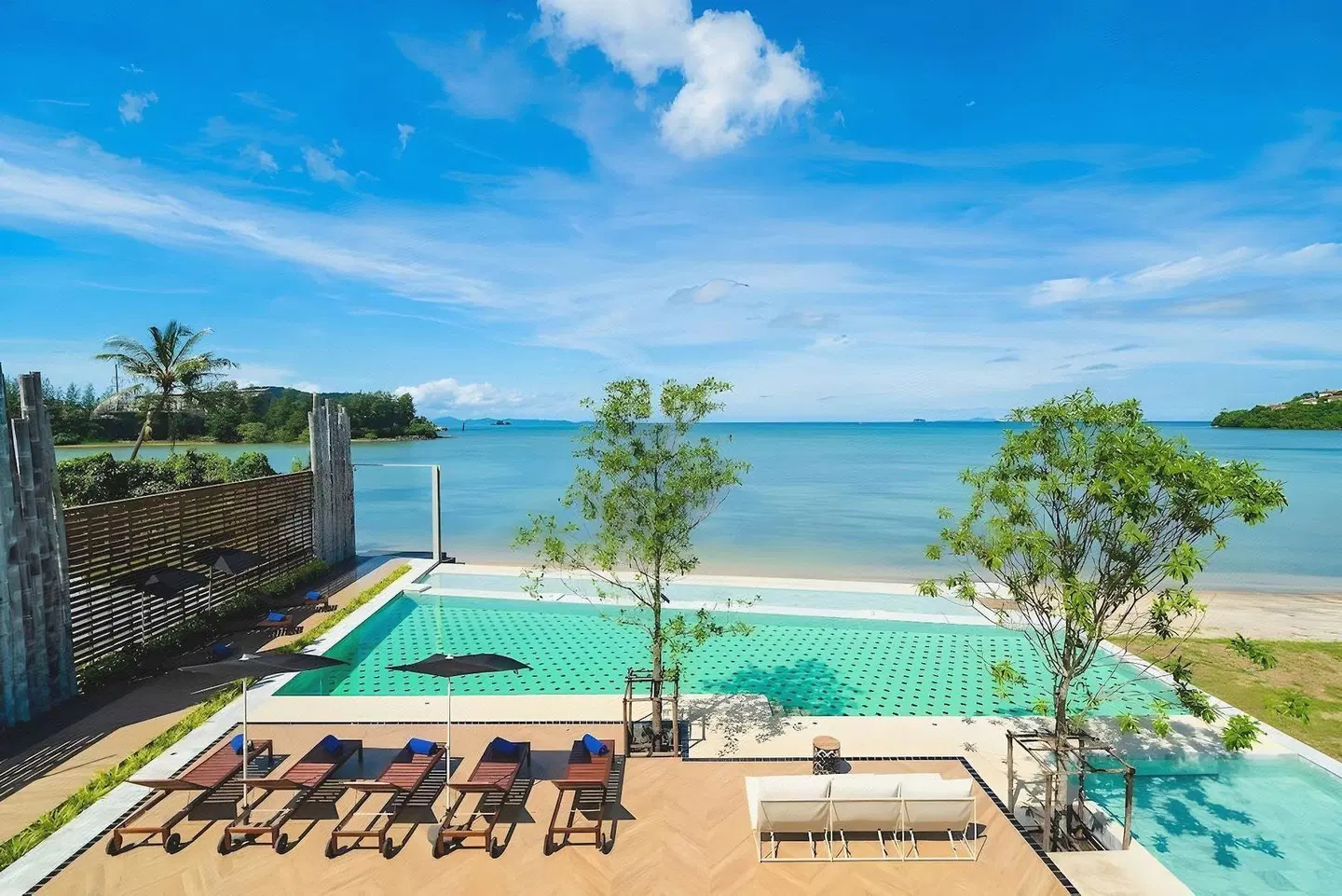 Charcoal Panwa Beach Terrasse