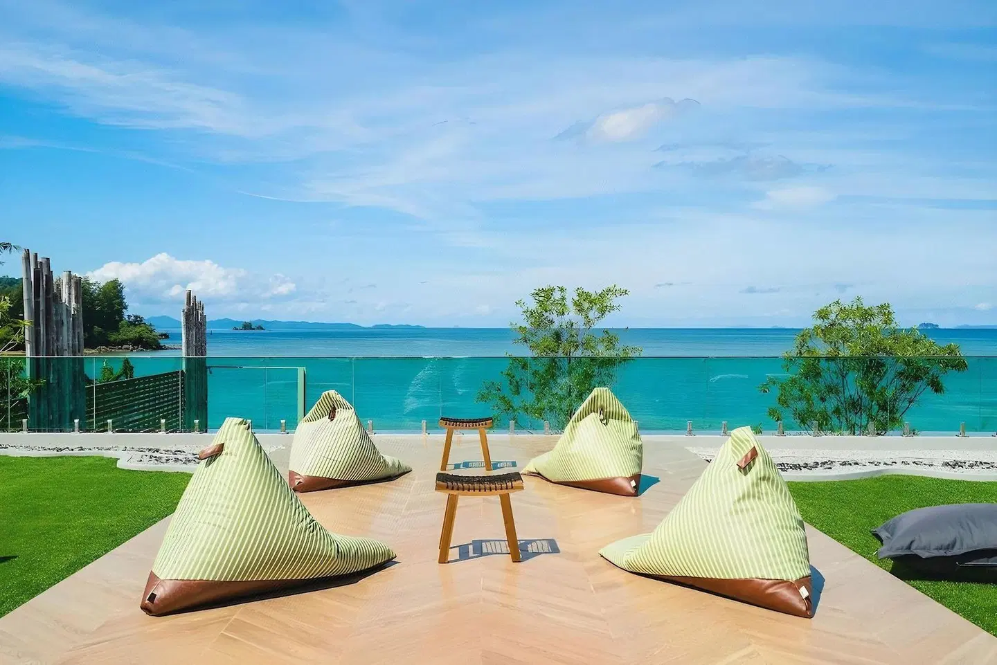 Charcoal Panwa Beach Terrasse