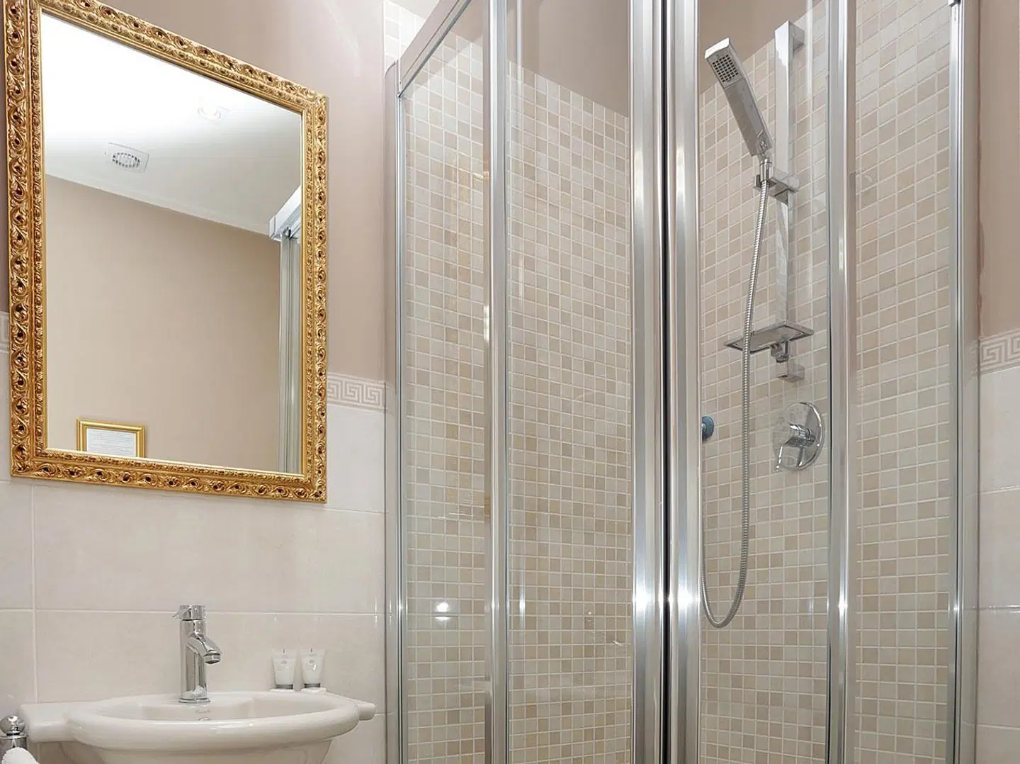DG Prestige Room Badezimmer