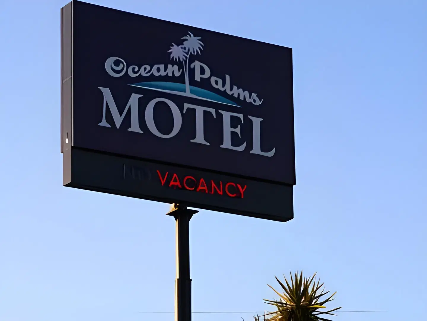 Ocean Palms Motel EXTERIOR