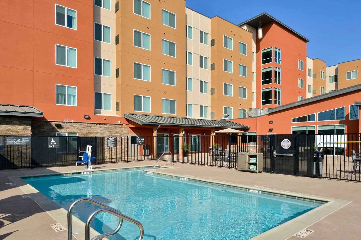Residence Inn by Marriott Bakersfield West OUTDOOR_POOL