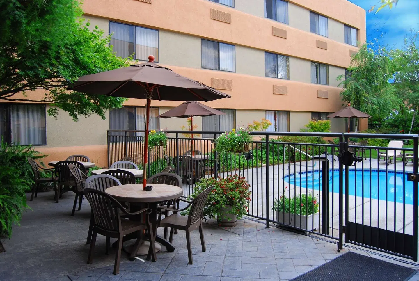 Oxford Suites Redding Terrasse