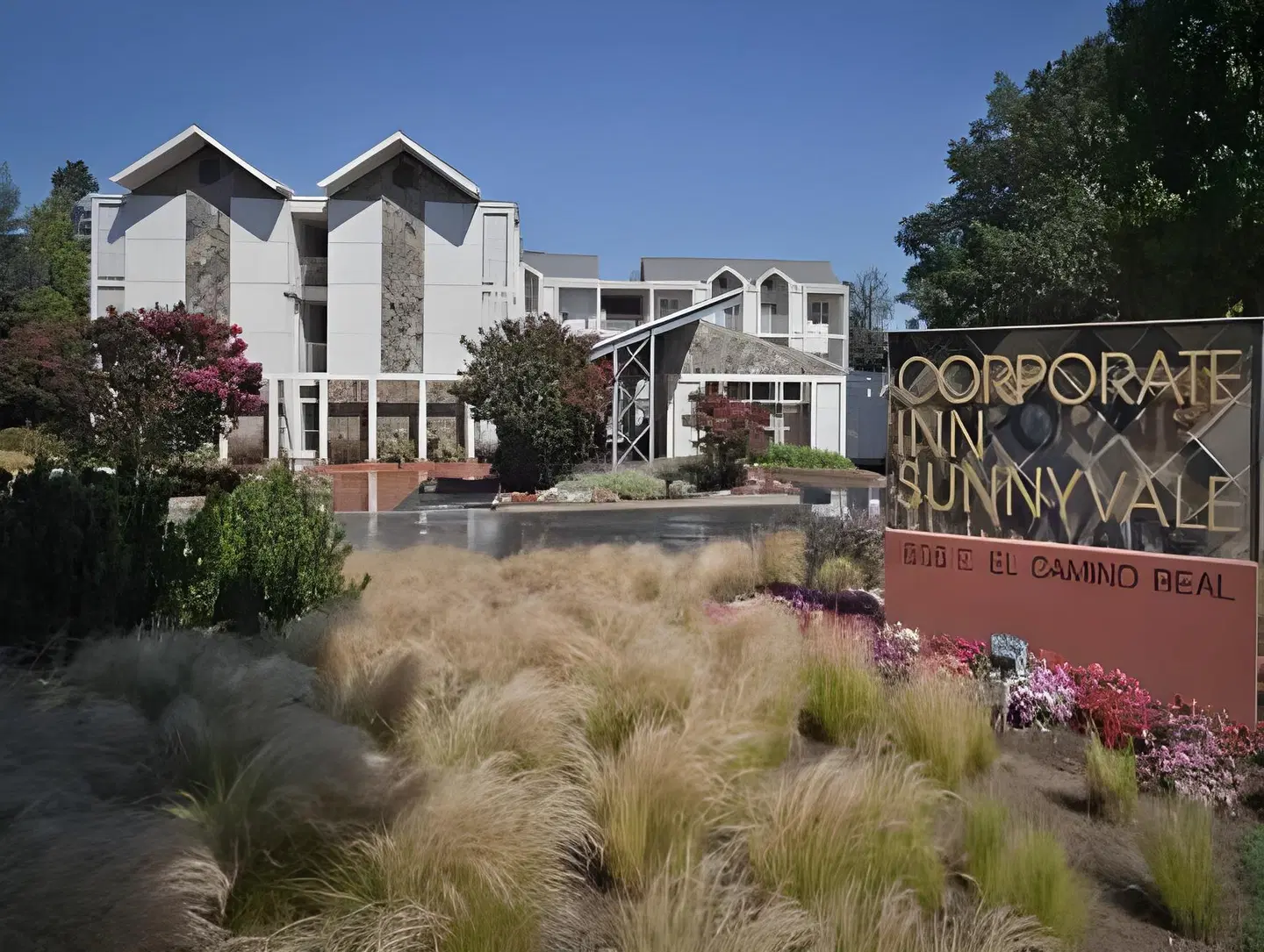 Corporate Inn Sunnyvale EXTERIOR