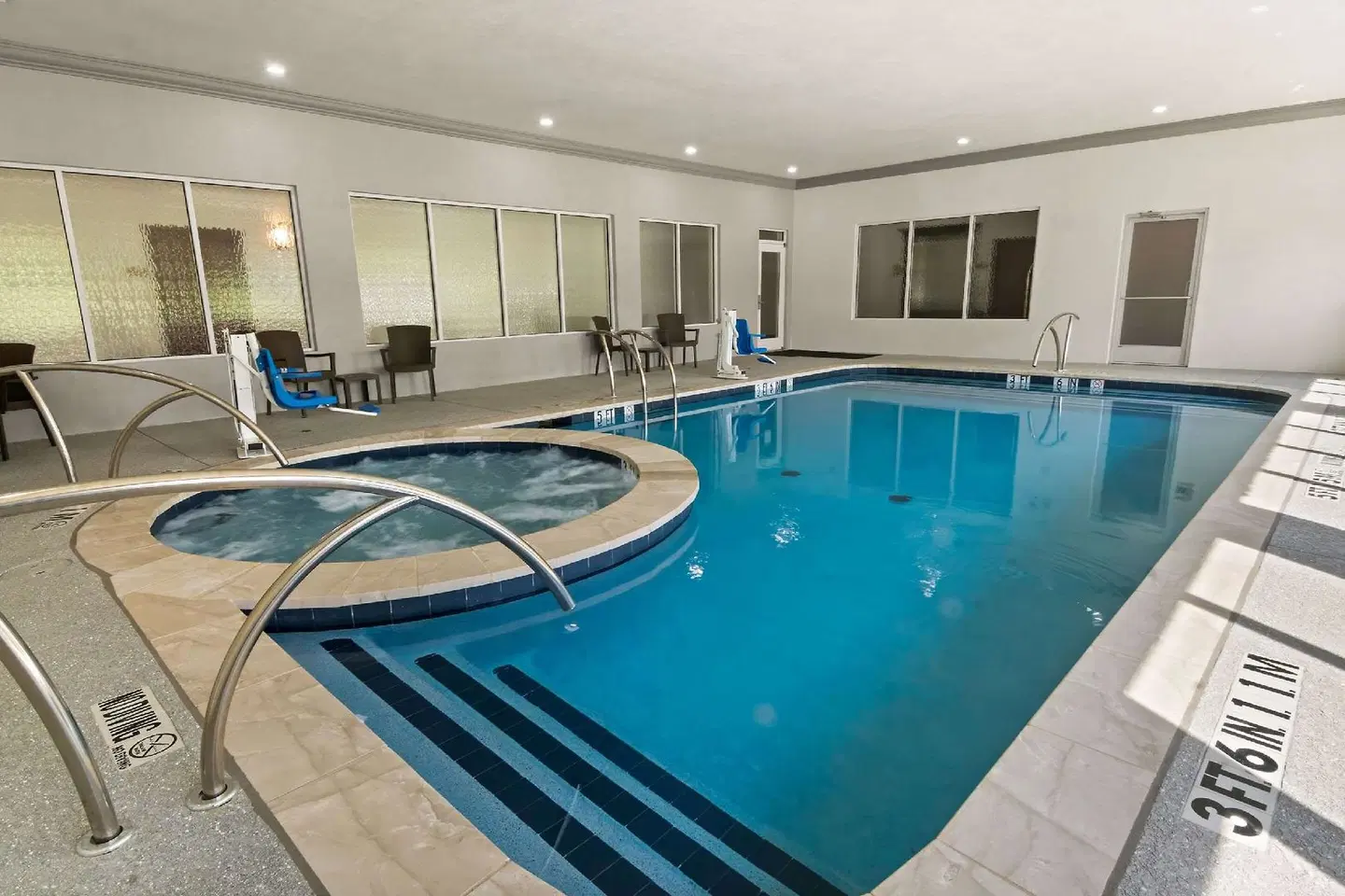 Comfort Suites Granbury Hallenbad
