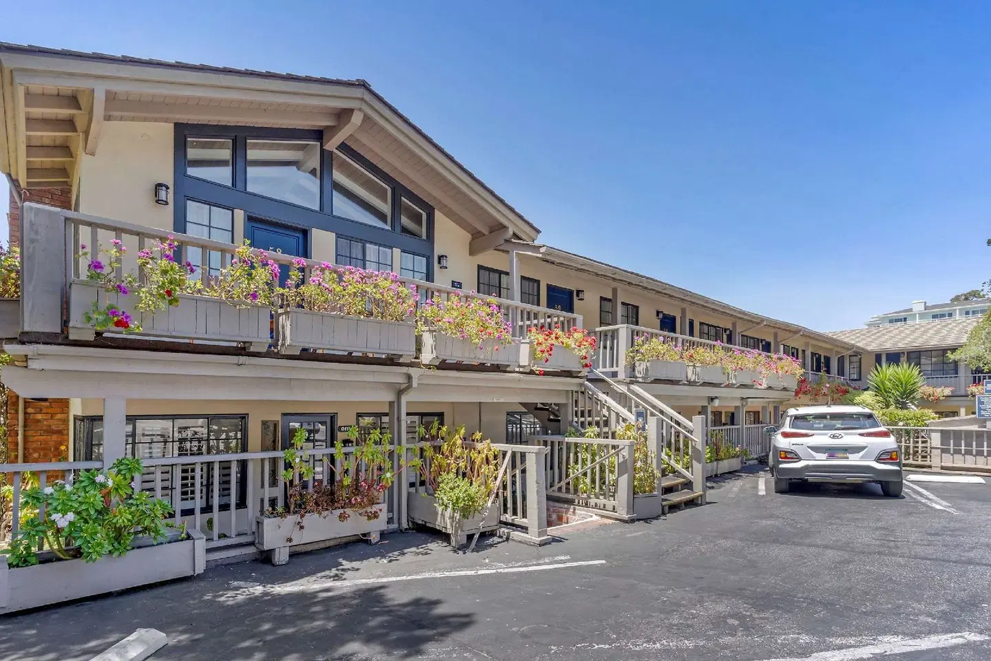 Comfort Inn Carmel By the Sea EXTERIOR
