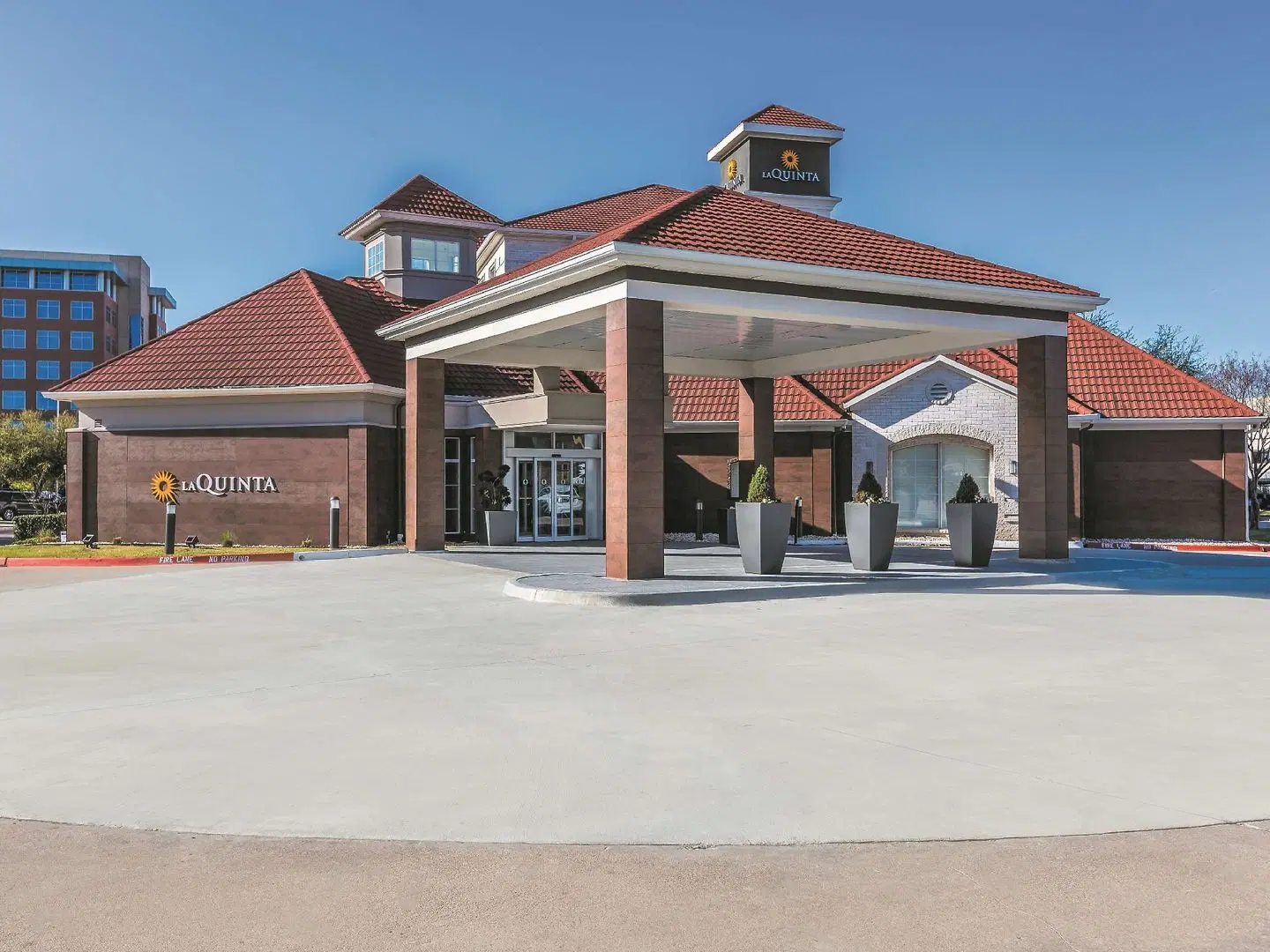 La Quinta Inn & Suites by Wyndham Dallas Plano West EXTERIOR
