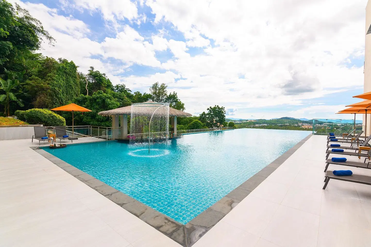 Hilltop Hotel & Residence OUTDOOR_POOL