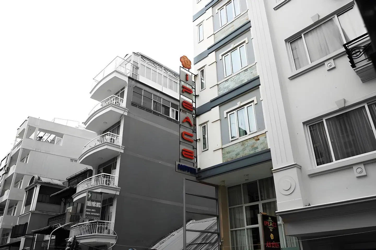 Ipeace Hotel EXTERIOR