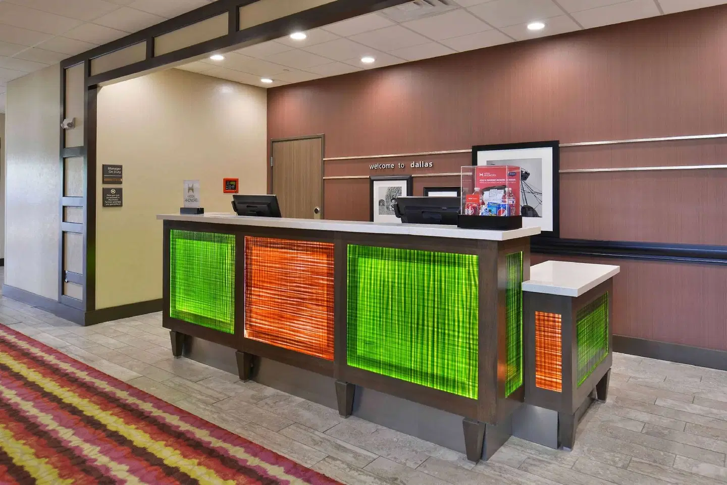 Hampton Inn & Suites Dallas Market Center LOUNGE_LOBBY