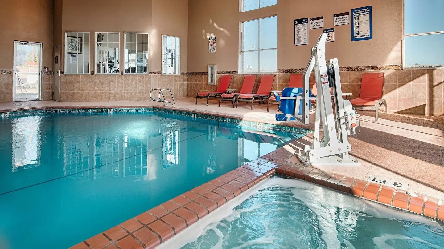 Best Western Plus Lubbock Windsor Inn Hallenbad