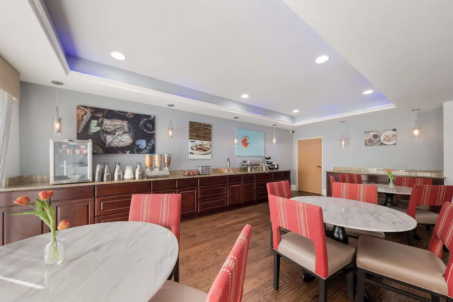 Magnuson Hotel Park Suites Bar