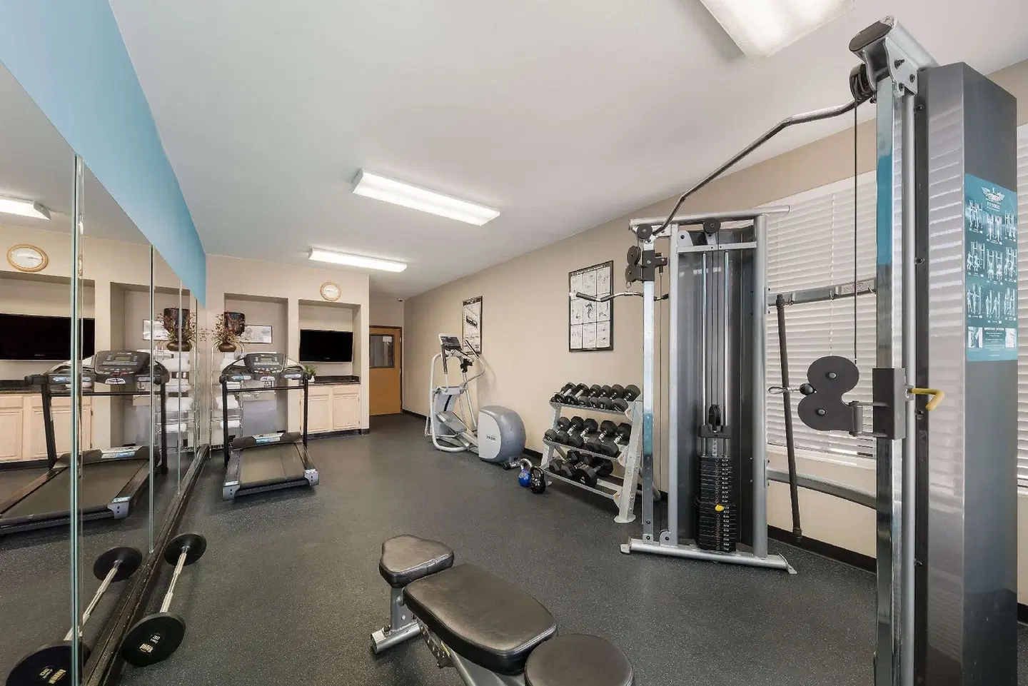 Magnuson Hotel Park Suites SPORTS_AND_LEISURE